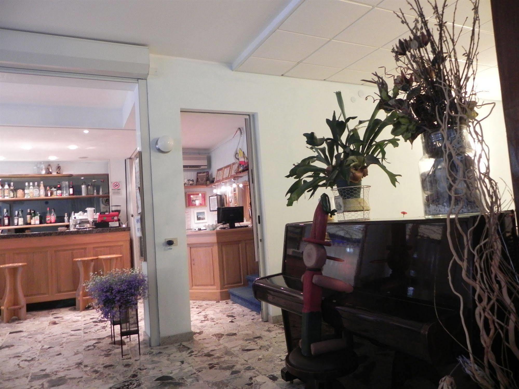 Hotel Antonella Caorle Extérieur photo